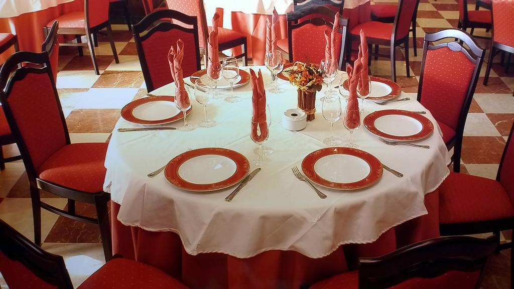 Aph Infanta Mercedes La Baneza Room photo